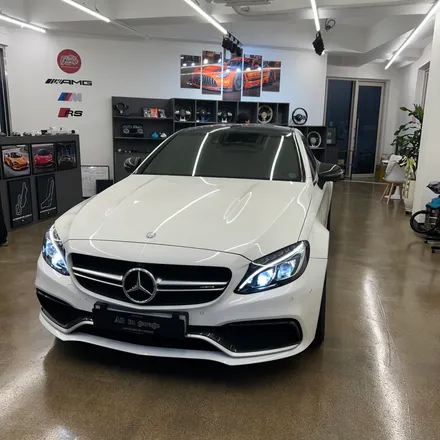 벤츠 W205 C63쿠페 AMG카본핸들 D컷 + 송풍구엠비언트 1열 시공으로 드라마틱한 변화 / 서울 용산 중구