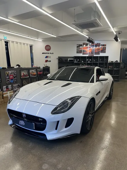 [올인게러지] 재규어 F-TYPE 5.0 15년식 레드색상의 카본D컷 뼈대 교체로 밋밋한 순정 핸들은 안녕 / 서울 용산 도원동