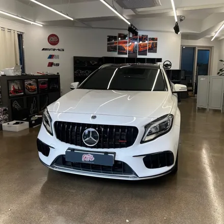 [올인게러지] 벤츠 X156 GLA45AMG LED퍼포먼스적용 AMG카본핸들 튜닝 올블랙 트림의 조합 / 서울 용산 도원동