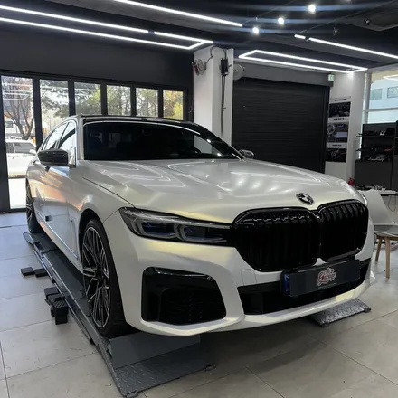 [올인게러지] BMW 7시리즈 G11 730LD MSP 2020 전체 타공가죽 D컷 M핸들 마그네틱패들쉬프트 + 50주년 엠블럼 튜닝 / 서울 용산 도원동