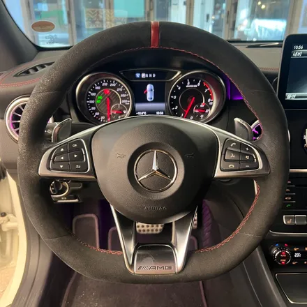벤츠 C117 CLA45AMG 2018 22 벤츠 잠자리AMG핸들 카본D컷스타일로 교체 / 벤츠 / CLA-클래스 C117 / 서울 용산 중구