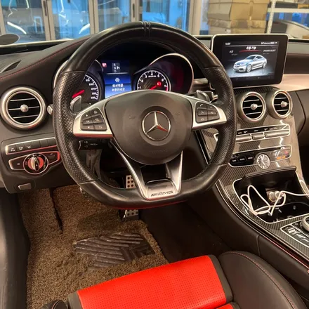 벤츠 W205 C63쿠페 AMG카본핸들 D컷 + 송풍구엠비언트 1열 시공으로 드라마틱한 변화 / 서울 용산 중구