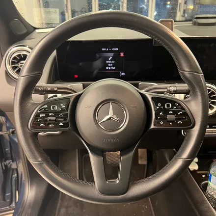 벤츠 GLB 200 AMG 잠자리핸들 교체 시공 레드스티치 ACC기능 연동 / 서울 용산 중구