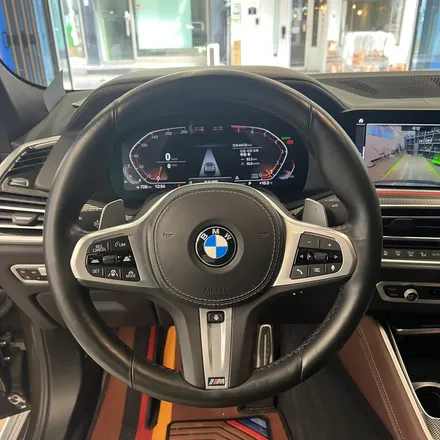 BMW G06 X6 2022 M핸들 카본D컷 디자인으로 교체하였습니다 / 서울 용산 중구