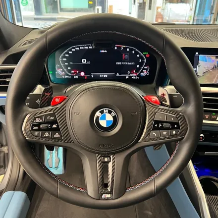 BMW G82 M4컴페티션 M핸들 색상맞춤과 카본D컷디자인으로 교체하다 / 서울 용산 중구
