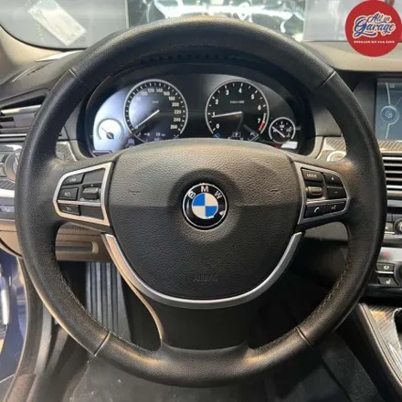 BMW F10 5시리즈 528i / 정품 M핸들풀옵션(열선진동) 교체작업 / 서울 용산 중구