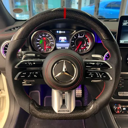 벤츠 C117 CLA45AMG 2018 22 벤츠 잠자리AMG핸들 카본D컷스타일로 교체 / 벤츠 / CLA-클래스 C117 / 서울 용산 중구