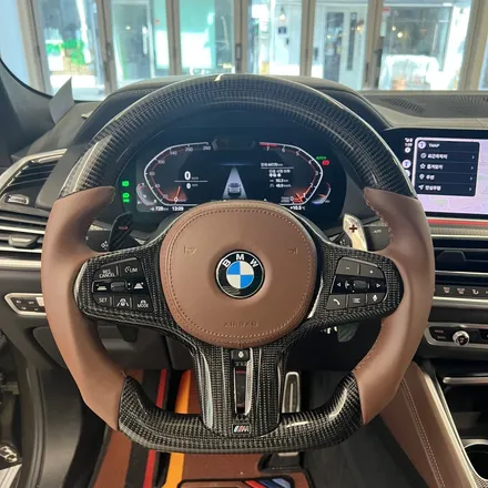 BMW G06 X6 2022 M핸들 카본D컷 디자인으로 교체하였습니다 / 서울 용산 중구