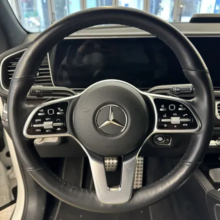 벤츠 W167 GLE400모델 가죽 AMG핸들 로 교체했습니다 순정과 사뭇다른디자인 / 서울 용산 도원동