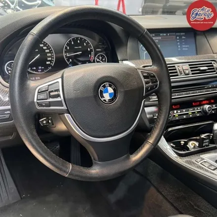 BMW F10 5시리즈 528i / 정품 M핸들풀옵션(열선진동) 교체작업 / 서울 용산 중구
