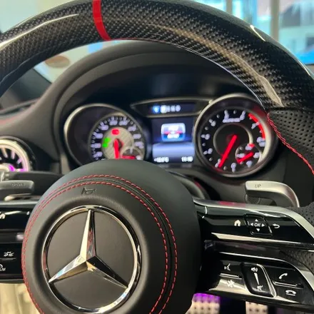 벤츠 C117 CLA45AMG 2018 22 벤츠 잠자리AMG핸들 카본D컷스타일로 교체 / 벤츠 / CLA-클래스 C117 / 서울 용산 중구
