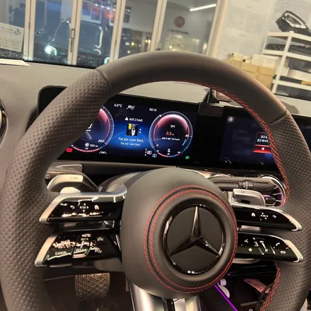 벤츠 GLB 200 AMG 잠자리핸들 교체 시공 레드스티치 ACC기능 연동 / 서울 용산 중구