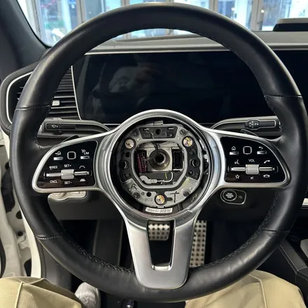벤츠 W167 GLE400모델 가죽 AMG핸들 로 교체했습니다 순정과 사뭇다른디자인 / 서울 용산 도원동