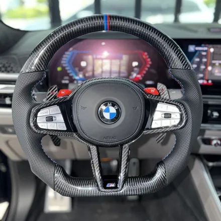 BMW X6M 페리 모델의 강렬한 변신! 정품 M 카본핸들 D컷 교체 시공으로 실내 감성 마력 끝판왕 완성 / 서울 용산 도원동