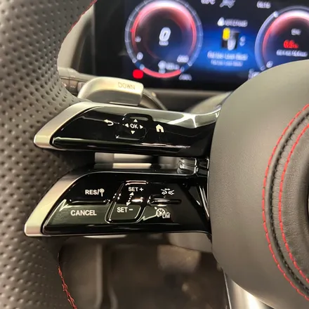 벤츠 GLB 200 AMG 잠자리핸들 교체 시공 레드스티치 ACC기능 연동 / 서울 용산 중구