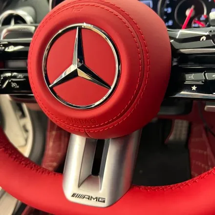 벤츠 R231 SL63AMG  22 벤츠최신형 잠자리AMG핸들로 교체시공을 하였습니다 / 서울 용산 중구