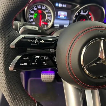 벤츠 C117 CLA45AMG 2018 22 벤츠 잠자리AMG핸들 카본D컷스타일로 교체 / 벤츠 / CLA-클래스 C117 / 서울 용산 중구