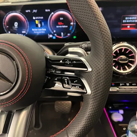 벤츠 GLB 200 AMG 잠자리핸들 교체 시공 레드스티치 ACC기능 연동 / 서울 용산 중구