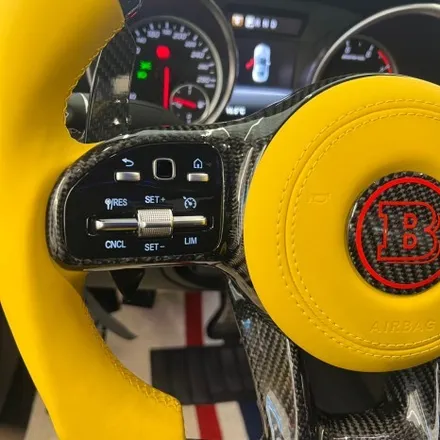 벤츠 R172 SLC43AMG 브라부스 카본요크핸들 스타일로 작업을 하였습니다 / 서울 용산 중구