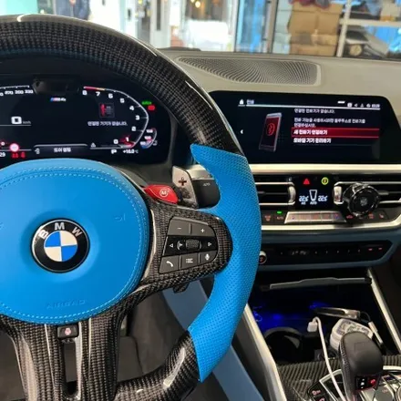 BMW G82 M4컴페티션 M핸들 색상맞춤과 카본D컷디자인으로 교체하다 / 서울 용산 중구