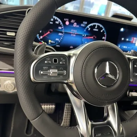 벤츠 W167 GLE400모델 가죽 AMG핸들 로 교체했습니다 순정과 사뭇다른디자인 / 서울 용산 도원동