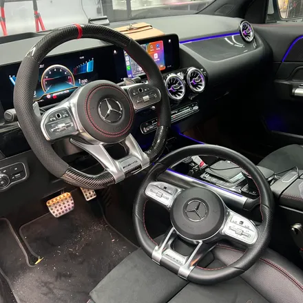 벤츠 GLA45AMG 신형 AMG핸들 카본디자인으로 변경하였습니다. / 서울 용산 중구