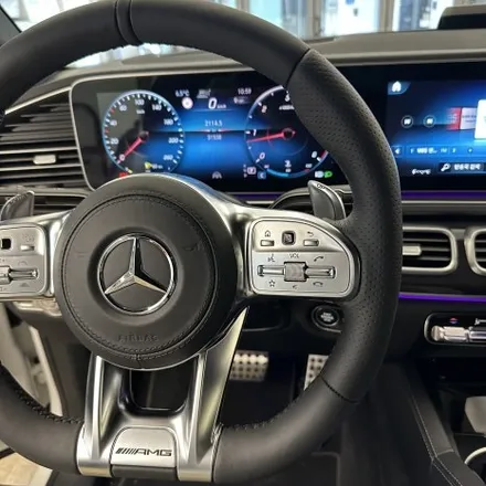 벤츠 W167 GLE400모델 가죽 AMG핸들 로 교체했습니다 순정과 사뭇다른디자인 / 서울 용산 도원동