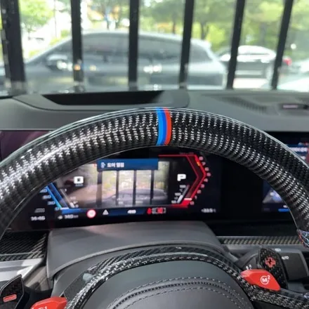 BMW X6M 페리 모델의 강렬한 변신! 정품 M 카본핸들 D컷 교체 시공으로 실내 감성 마력 끝판왕 완성 / 서울 용산 도원동