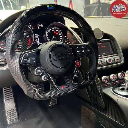 아우디 R8 V10 신형 아우디R8카본D컷핸들 LED퍼포먼스조합 교체로 인한 핸들 업그레이드 / 서울 용산 중구