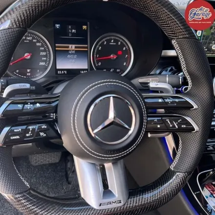 벤츠 W205 C300 / 최신형벤츠잠자리AMG카본핸들 교체작업 및 드레스업 / AMG핸들 / 서울 용산 중구