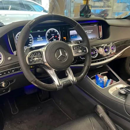 벤츠 S클래스 W222 S350D AMG카본핸들 D컷 후기형 버젼 장착했습니다 / 서울 용산 중구