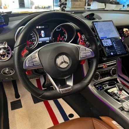 벤츠 R172 SLC43AMG 브라부스 카본요크핸들 스타일로 작업을 하였습니다 / 서울 용산 중구