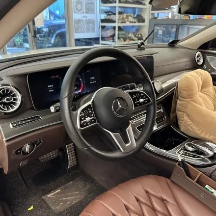 벤츠 C257 CLS400D 색상맞춤 브라운 잠자리핸들 장착으로 더욱 멋있어진 실내 분위기 연출 / 서울 용산 도원동