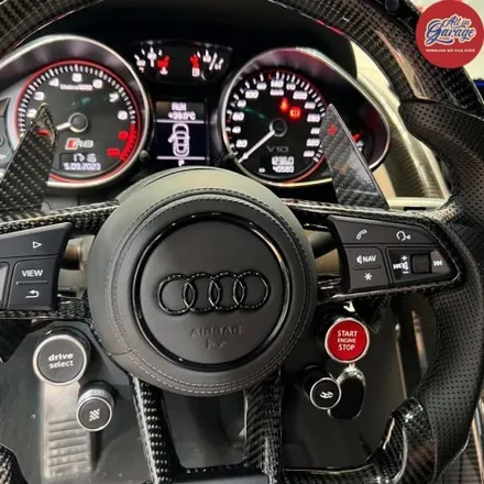 아우디 R8 V10 신형 아우디R8카본D컷핸들 LED퍼포먼스조합 교체로 인한 핸들 업그레이드 / 서울 용산 중구