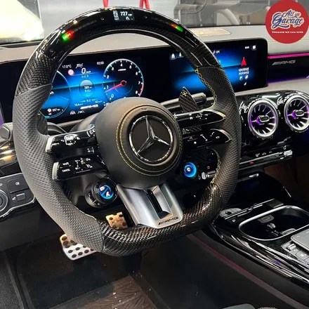 벤츠AMG C118 CLA45S  최신형벤츠 잠자리AMG카본D컷LED퍼포먼스핸들 및 OLED어질리티 교체작업 / 서울 용산 중구