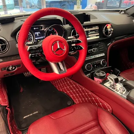벤츠 R231 SL63AMG  22 벤츠최신형 잠자리AMG핸들로 교체시공을 하였습니다 / 서울 용산 중구