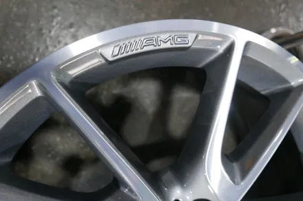 벤츠 e43amg + 컷팅휠 수리 복원 + 크랙수리 용접 + 분체도장 +휠 에어누설(휠수리) / 벤츠 / E-클래스 / 부산 금정구