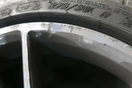 벤츠 e43amg + 컷팅휠 수리 복원 + 크랙수리 용접 + 분체도장 +휠 에어누설(휠수리) / 벤츠 / E-클래스 / 부산 금정구