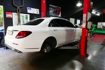 <휠웍스>benz e200 + 휠수리 복원 + 실버 분체도장 / 부산 금정구