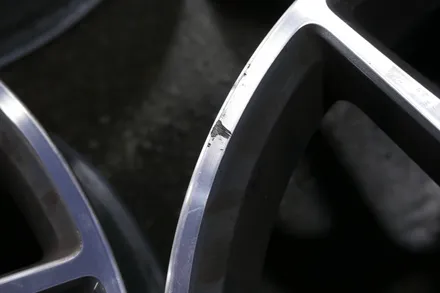 벤츠 e43amg + 컷팅휠 수리 복원 + 크랙수리 용접 + 분체도장 +휠 에어누설(휠수리) / 벤츠 / E-클래스 / 부산 금정구