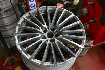 BMW G12 730Ld 휠복원(휠수리) / BMW / 7시리즈 / 부산 금정구