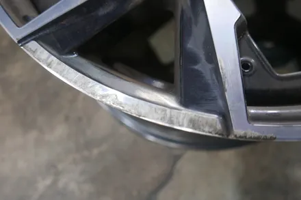 BMW i4 휠 복원(휠수리) / BMW / i4 / 부산 금정구