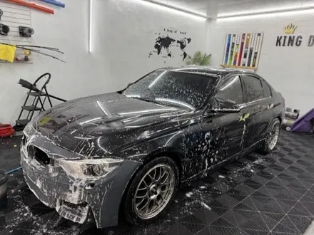 춘천고광택전체랩핑 - BMW 3시리즈 F30 레드포지드카본 전체랩핑 - 킹드레스 / 춘천시 후평동
