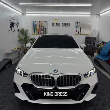 춘천랩핑 - BMW 5시리즈 i5 G60 아이코닉글로우 키드니그릴랩핑 - 킹드레스 / 춘천시 후평동