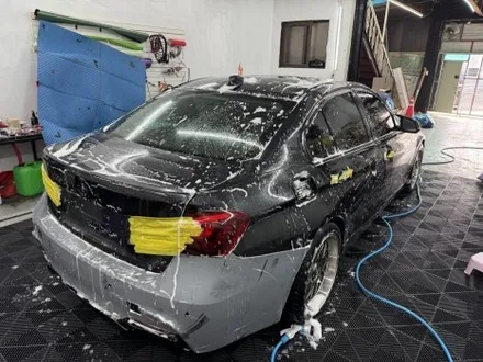 춘천고광택전체랩핑 - BMW 3시리즈 F30 레드포지드카본 전체랩핑 - 킹드레스 / 춘천시 후평동