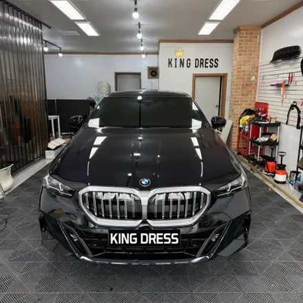 춘천랩핑샵 - BMW 5시리즈 G60 아이코닉글로우 크롬죽이기 랩핑 - 킹드레스 / 춘천시 후평동