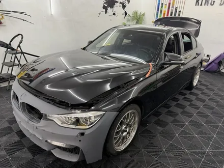 춘천고광택전체랩핑 - BMW 3시리즈 F30 레드포지드카본 전체랩핑 - 킹드레스 / 춘천시 후평동