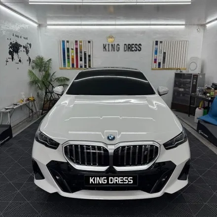 춘천랩핑 - BMW 5시리즈 i5 G60 아이코닉글로우 키드니그릴랩핑 - 킹드레스 / 춘천시 후평동