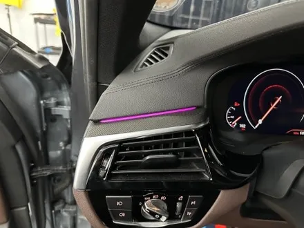 춘천실내랩핑 - BMW G30 5시리즈 실내랩핑 - 킹드레스 / 춘천시 후평동