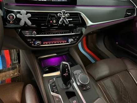 춘천실내랩핑 - BMW G30 5시리즈 실내랩핑 - 킹드레스 / 춘천시 후평동